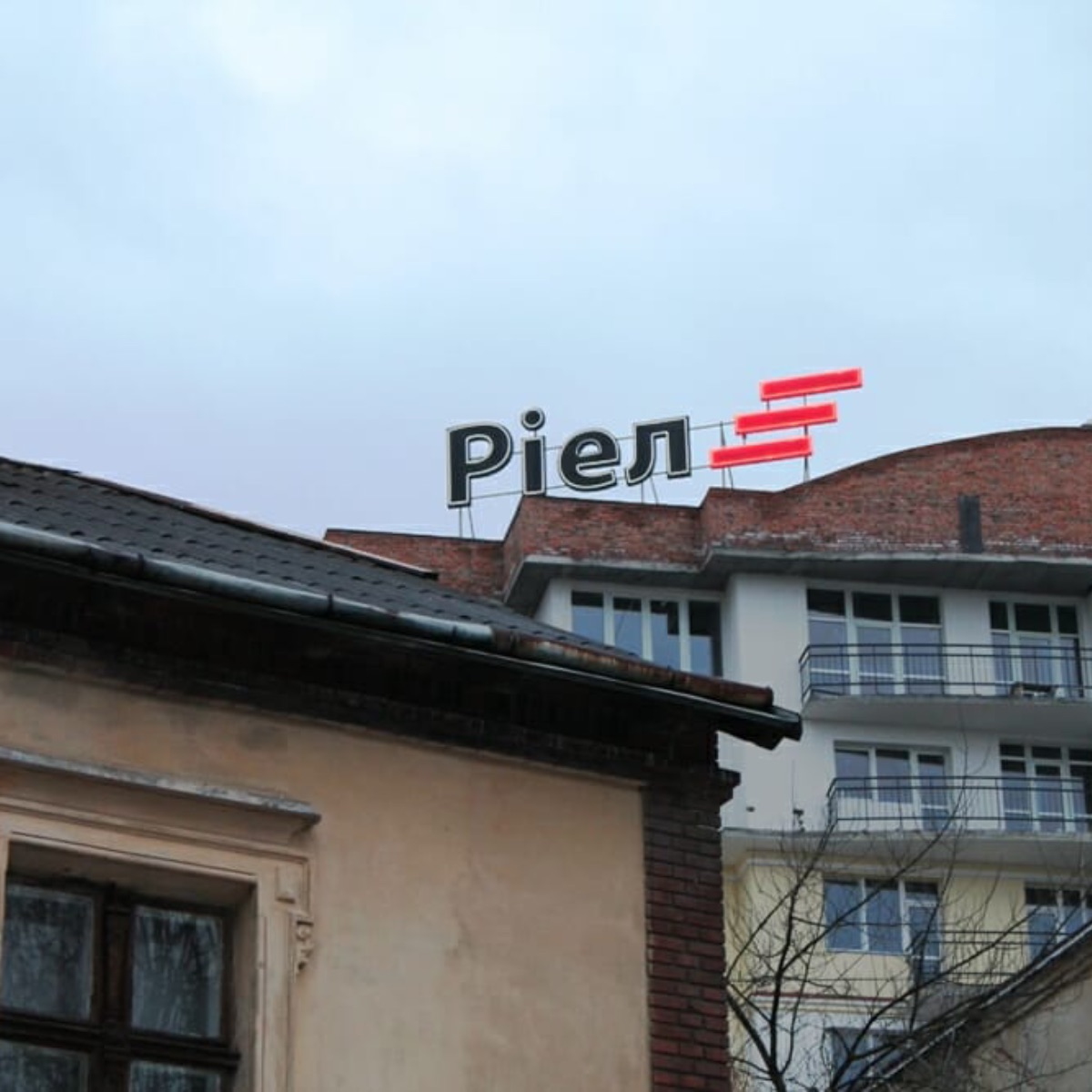 Рекламні установки на дахах (бігборди, щити, вивіски) - приклад роботи 4 від рекламної агенції Монблан